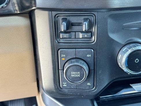 Used 2023 Ford F250 Lariat w/ Chrome Package image 19