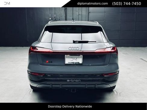 Used 2024 Audi Q8 e-tron Prestige AWD/4WD image 6