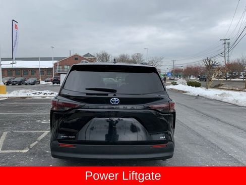 Used 2025 Toyota Sienna XLE image 8