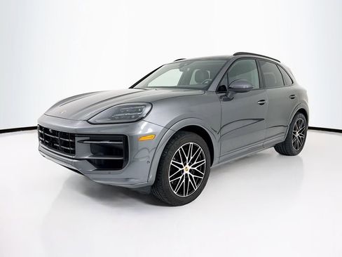 Certified 2025 Porsche Cayenne image 1