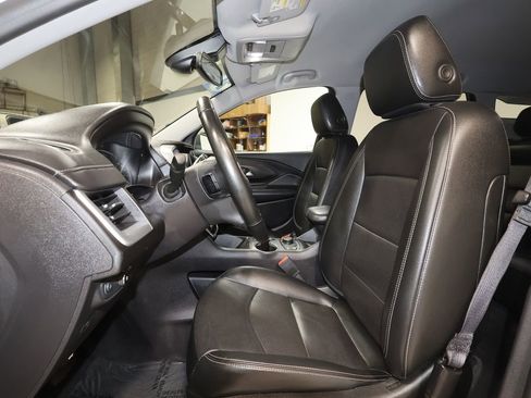 Certified 2024 GMC Terrain SLT image 22