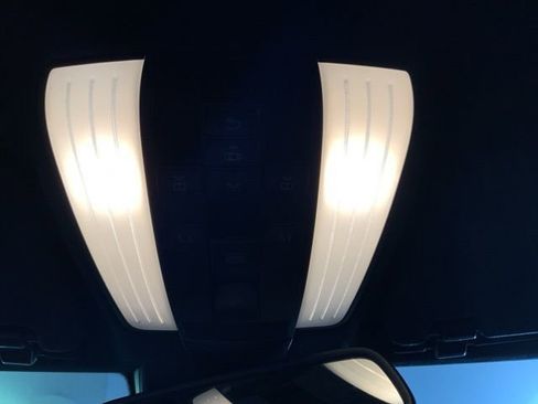 Used 2011 Mercedes-Benz E 550 4MATIC Sedan image 23