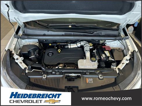 Used 2022 Chevrolet Trax LT w/ LT Convenience Package image 9