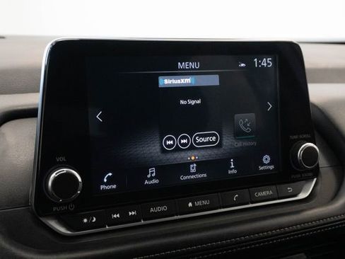 Used 2024 Nissan Rogue SV image 4