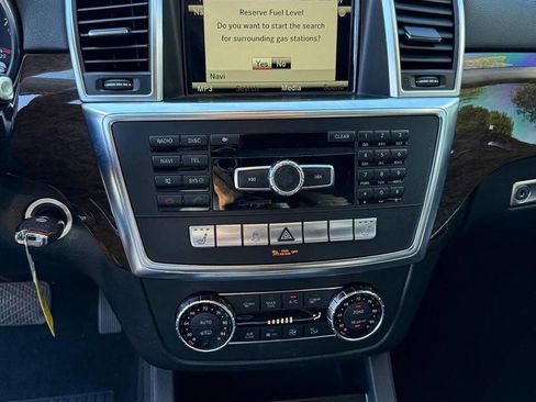 Used 2014 Mercedes-Benz GL 450 4MATIC w/ Lighting Package image 11