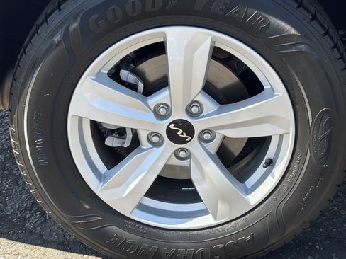 Certified 2022 Kia Sorento LX FWD image 7