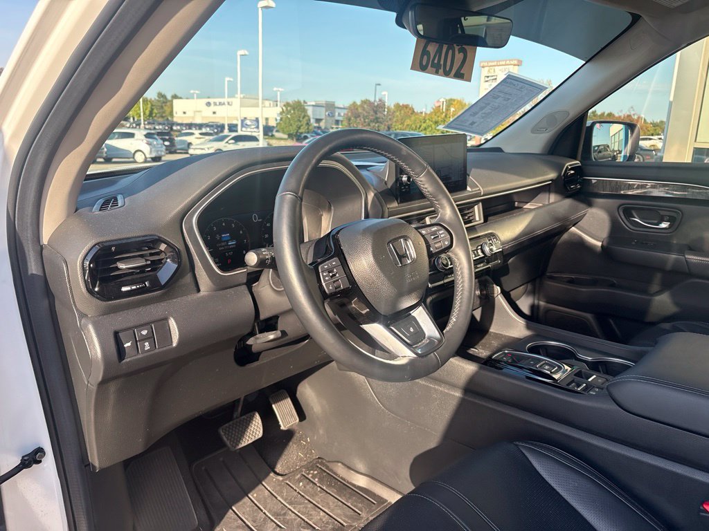 Used 2025 Honda Pilot Elite image 11