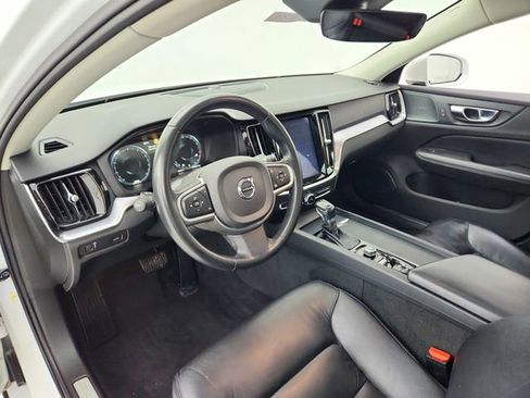 Used 2019 Volvo S60 T6 Momentum w/ Multimedia Package image 16