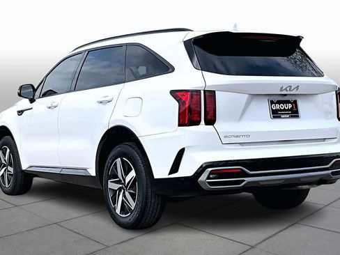 Used 2023 Kia Sorento S image 11