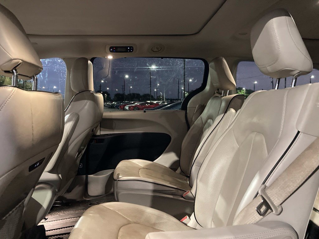 Used 2021 Chrysler Pacifica Limited FWD image 11