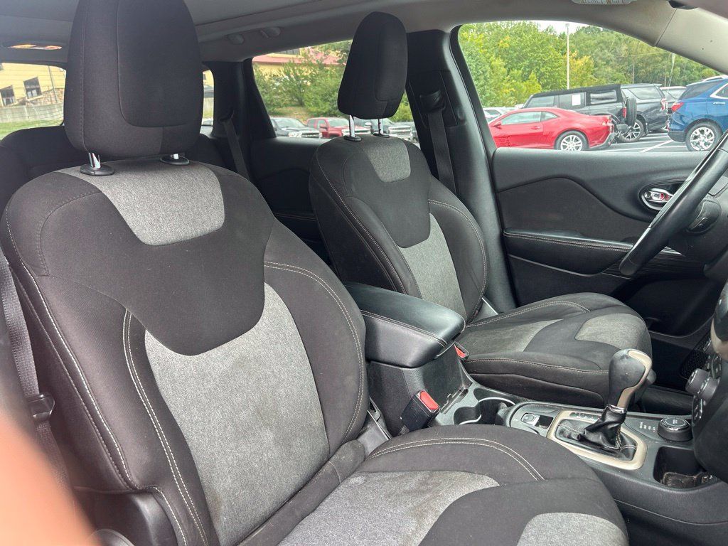 Used 2014 Jeep Cherokee Latitude w/ Comfort/Convenience Group AWD/4WD image 39