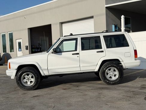 Used 1998 Jeep Cherokee 2WD 4-door image 2