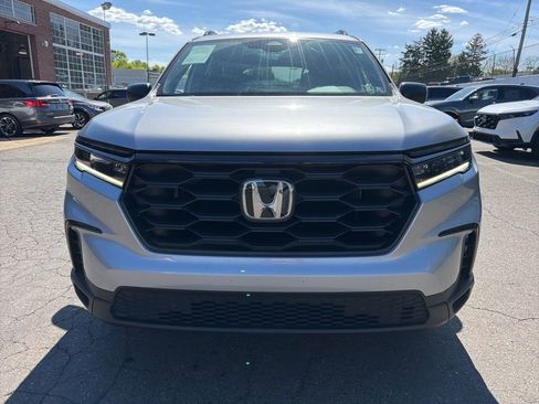 Used 2023 Honda Pilot Sport image 2