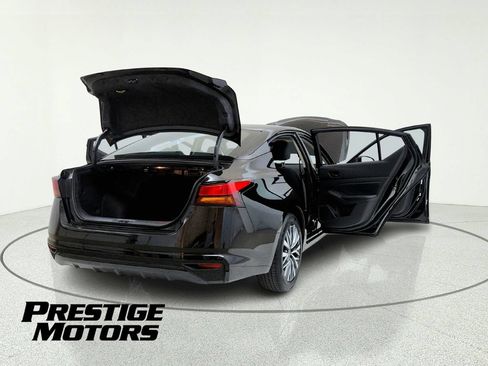 Used 2025 Nissan Altima 2.5 SV FWD image 13