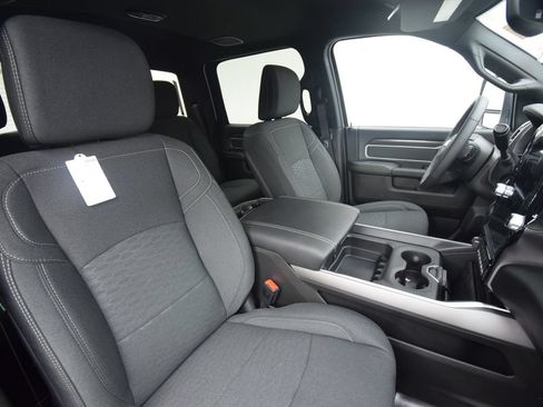 New 2026 RAM 2500 Big Horn AWD/4WD image 17