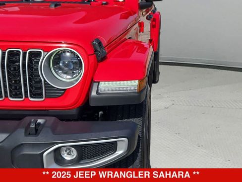 Used 2025 Jeep Wrangler Unlimited Sahara AWD/4WD image 10