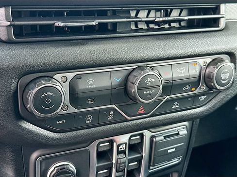 New 2026 Jeep Gladiator Sport AWD/4WD image 11
