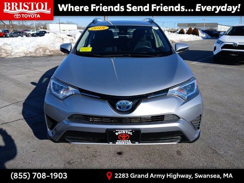 Used 2018 Toyota RAV4 LE image 2