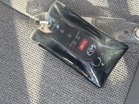 Used 2022 Toyota Sienna LE image 33