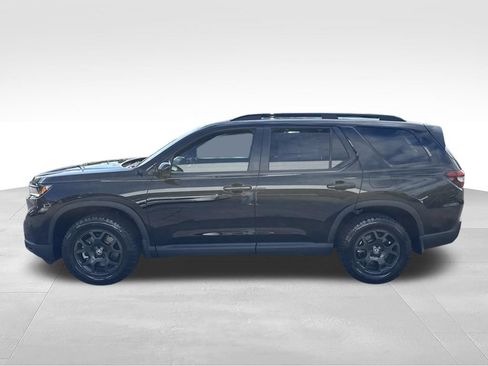 Used 2025 Honda Pilot TrailSport image 4