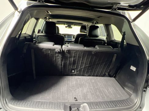 Used 2018 Toyota Highlander SE FWD image 34