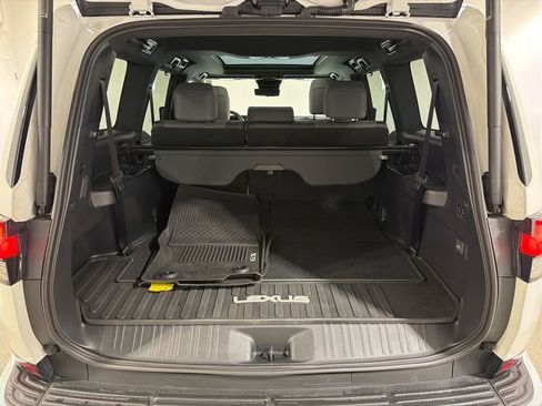 Used 2025 Lexus GX 550 w/ Accessory Package (2T) image 29