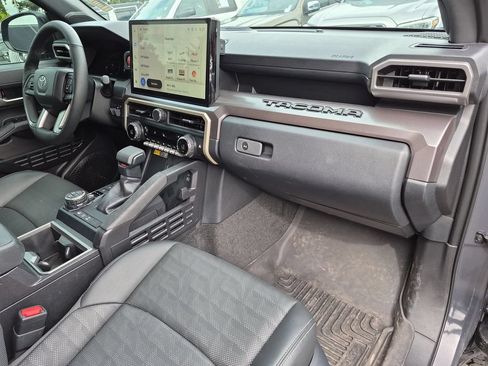 Used 2026 Toyota Tacoma TRD Off-Road w/ TRD Off Road Premium Package AWD/4WD image 17