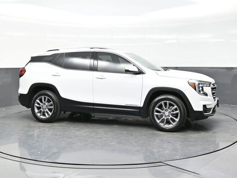 Used 2023 GMC Terrain SLT w/ Tech Package AWD/4WD image 8