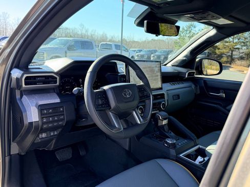 Used 2025 Toyota Tacoma 4x4 Double Cab Hybrid image 29