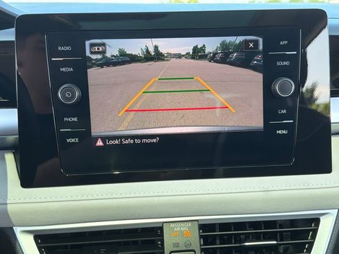 Certified 2025 Volkswagen Taos SE AWD/4WD image 16