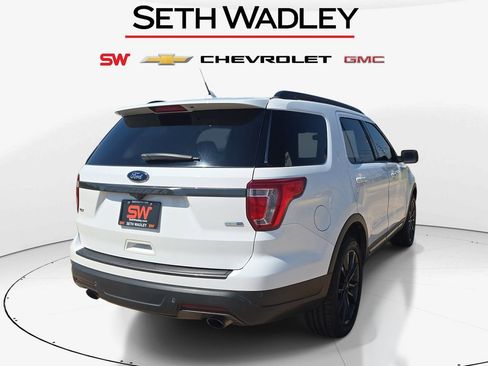 Used 2018 Ford Explorer XLT w/ Equipment Group 202A AWD/4WD image 7
