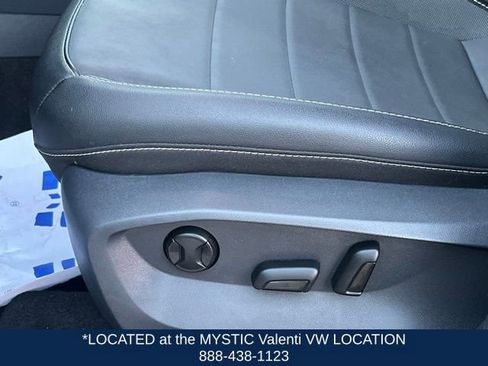 Certified 2022 Volkswagen Taos SE image 33