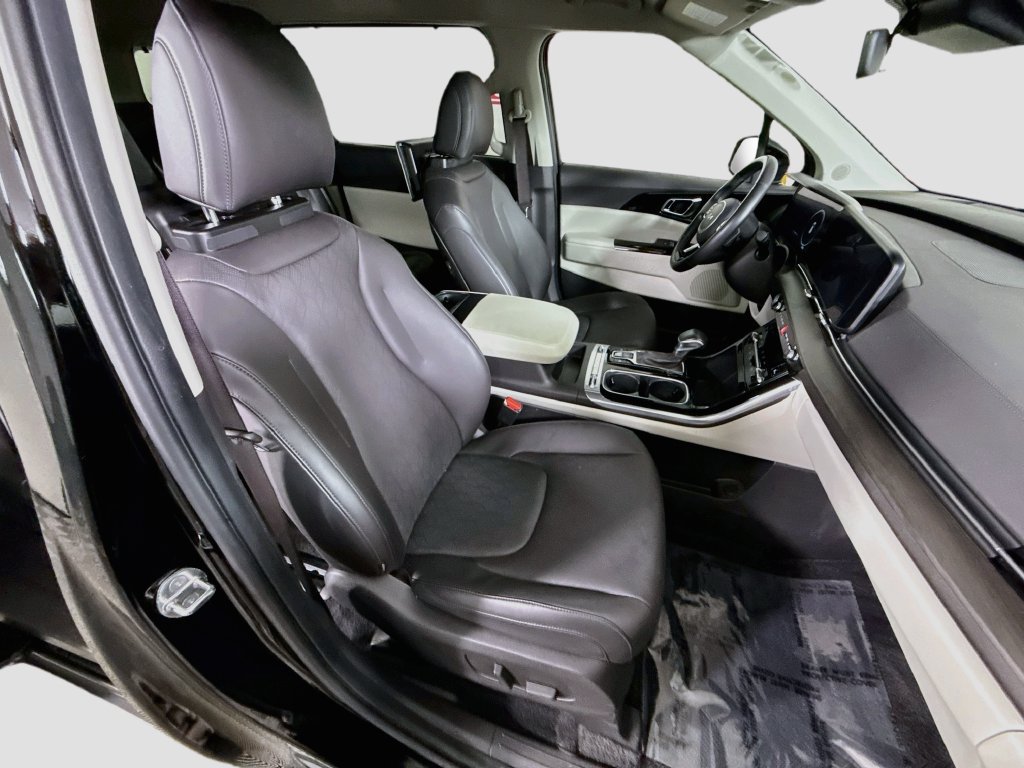 Used 2024 Kia Carnival SX FWD image 34