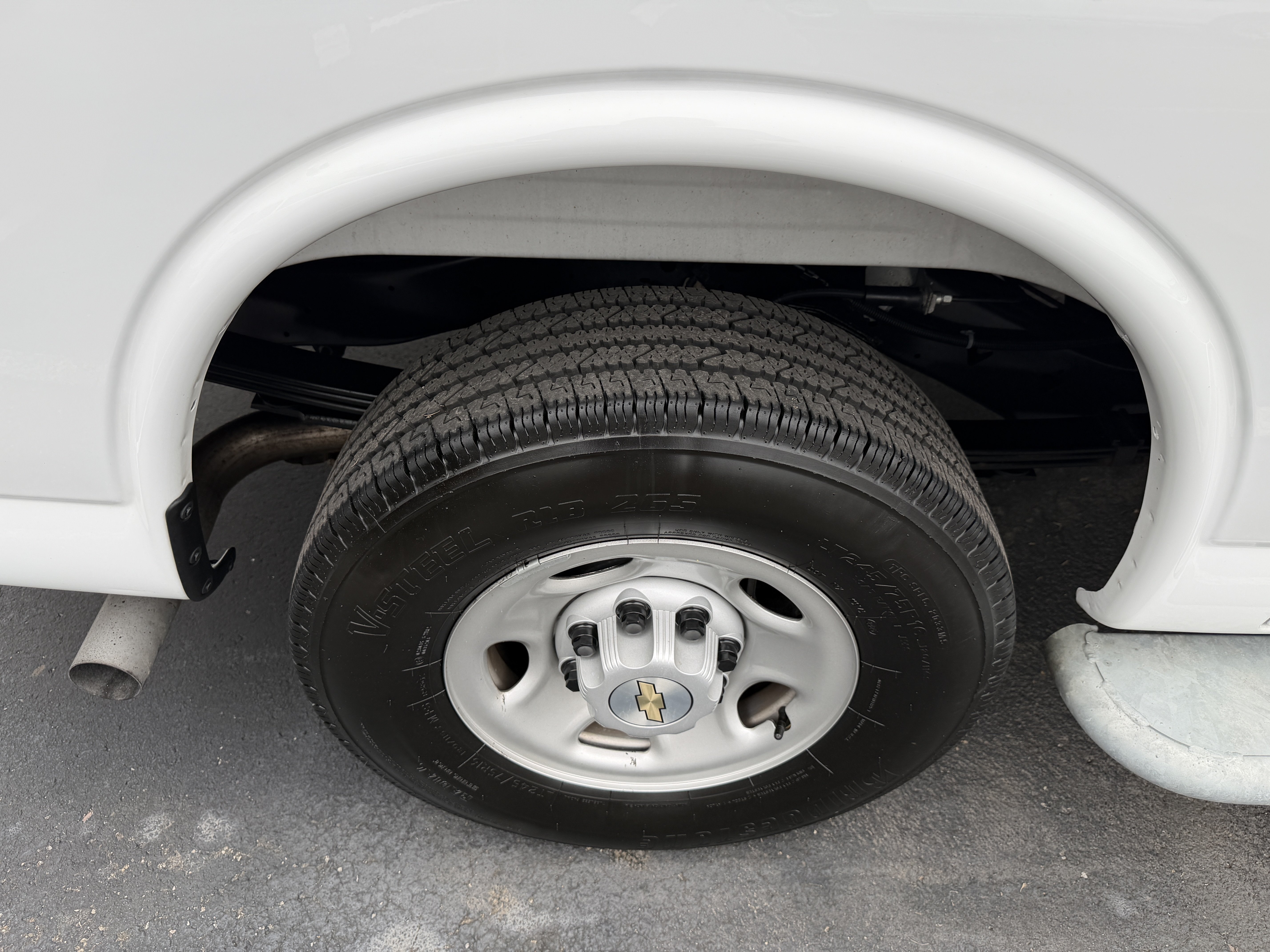 Used 2025 Chevrolet Express 2500 w/ Driver Convenience Package RWD image 8
