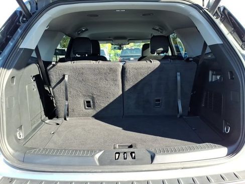 Used 2024 Ford Explorer XLT w/ Equipment Group 202A AWD/4WD image 8