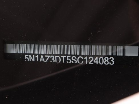 Certified 2025 Nissan Murano Platinum w/ Cargo Package image 40