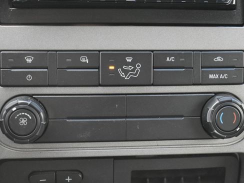 Used 2013 Ford F250 XLT w/ XLT Premium Pkg image 30