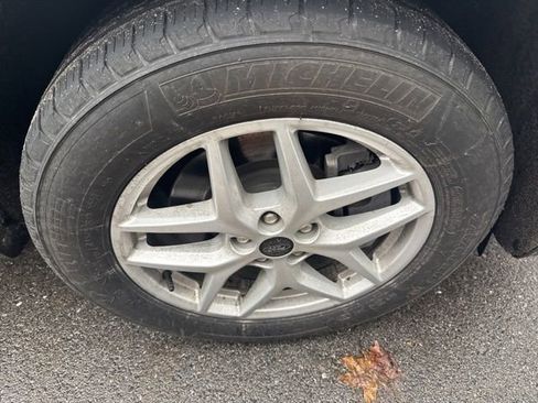 Used 2023 Ford Edge SEL w/ Convenience Package image 4