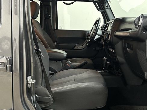 Used 2017 Jeep Wrangler Unlimited Sport image 27