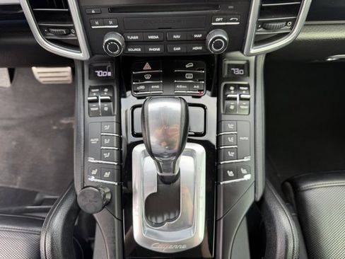 Used 2018 Porsche Cayenne S image 18