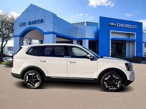 Used 2025 Kia Telluride S image 4