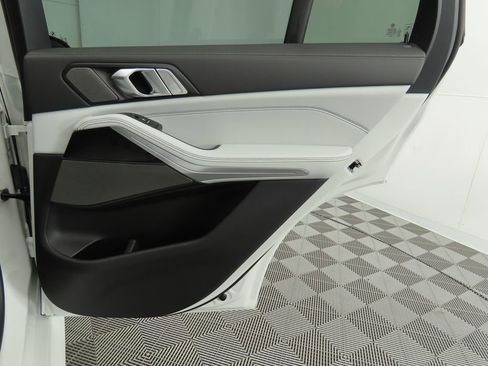 Used 2026 BMW X5 sDrive40i w/ M Sport Package image 29