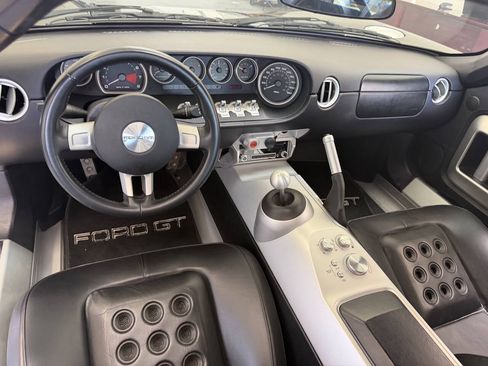 Used 2005 Ford GT RWD image 26