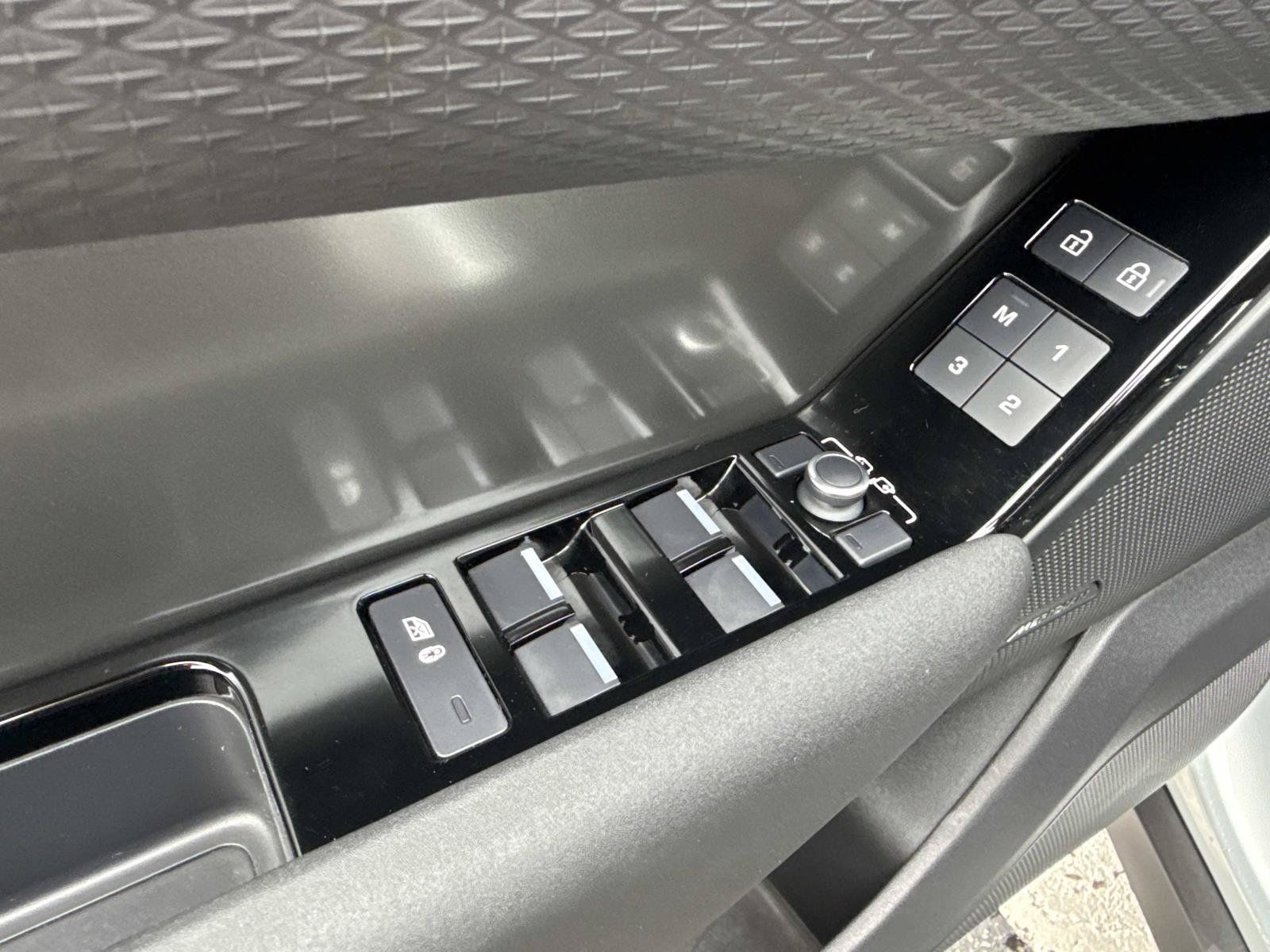 Used 2023 Land Rover Range Rover Velar S AWD/4WD image 22