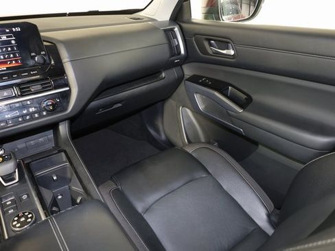 Used 2022 Nissan Pathfinder SL w/ SL Premium Package image 11