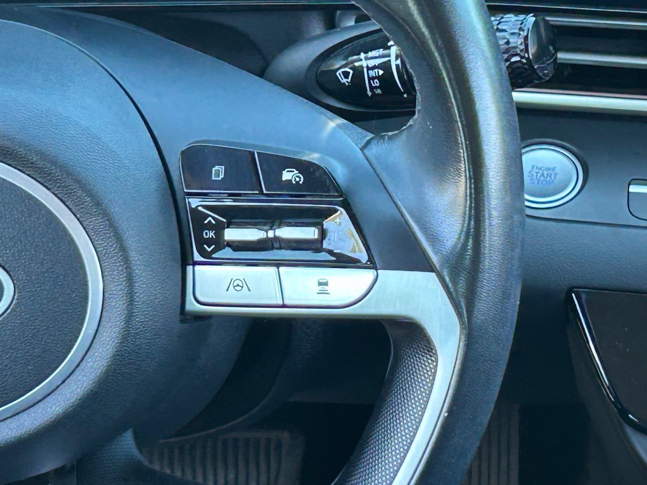 Used 2024 Hyundai Elantra Limited FWD image 22