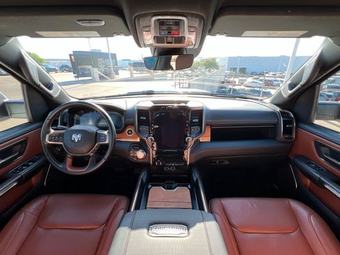 Used 2023 RAM 1500 Limited AWD/4WD image 9