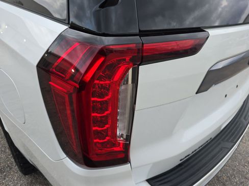Used 2024 GMC Yukon XL AT4 w/ Technology Package image 37