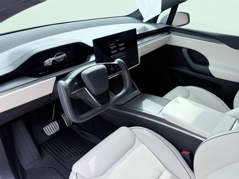 Used 2023 Tesla Model X Plaid image 24