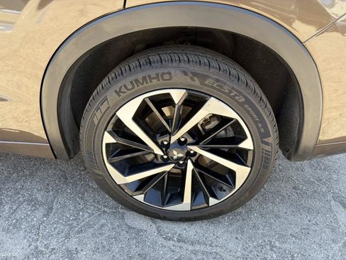 Used 2024 Mitsubishi Outlander 4WD Plug-In Hybrid image 6